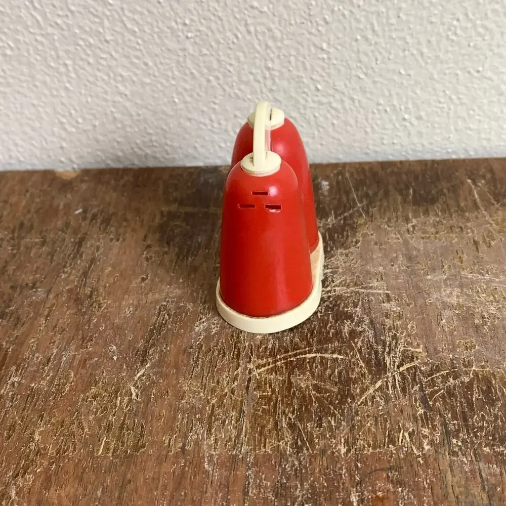 Vintage Red White Plastic All-in-One Salt & Pepper shakers‎ MCM Made in USA